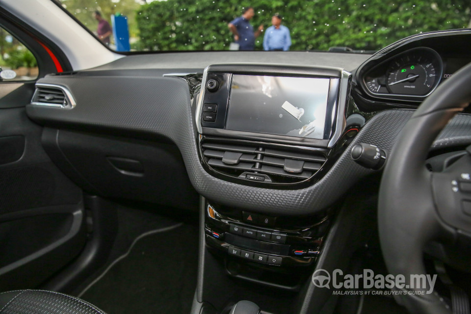 Peugeot 208 Mk1 Facelift (2017) Interior