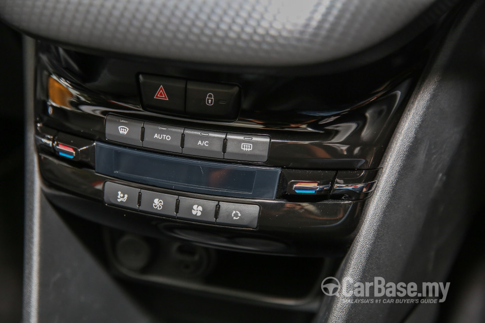 Peugeot 208 Mk1 Facelift (2017) Interior