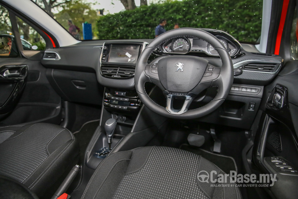 Peugeot 208 Mk1 Facelift (2017) Interior