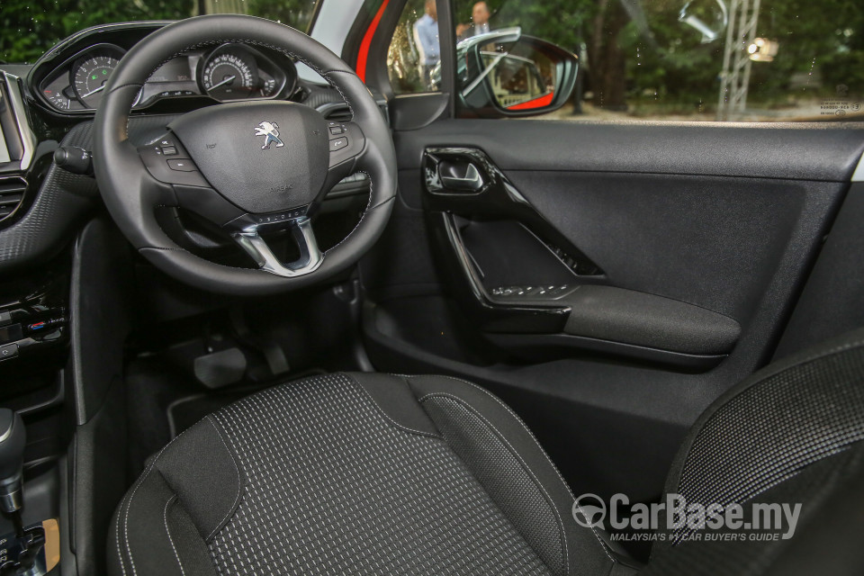 Peugeot 208 Mk1 Facelift (2017) Interior