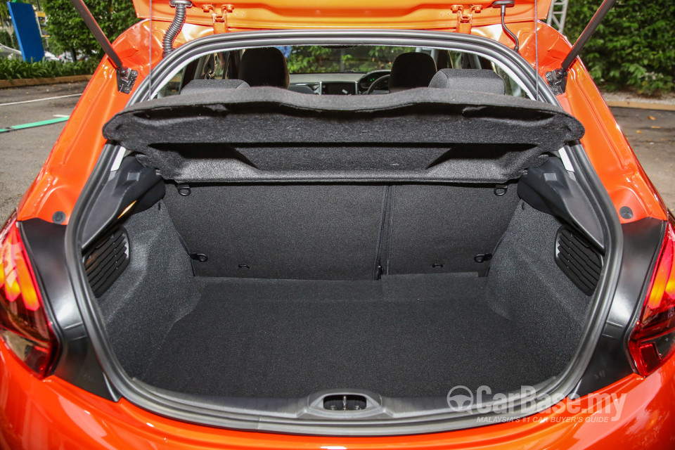 Peugeot 208 Mk1 Facelift (2017) Interior