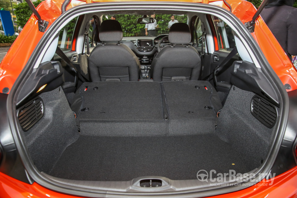 Peugeot 208 Mk1 Facelift (2017) Interior