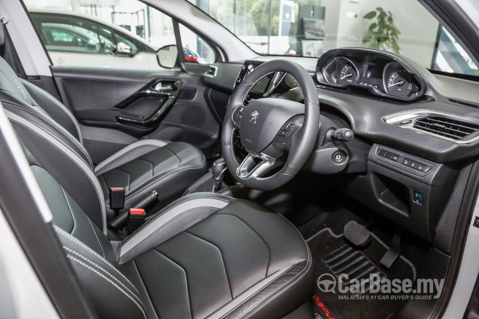 Peugeot 208 Mk1 Facelift (2017) Interior