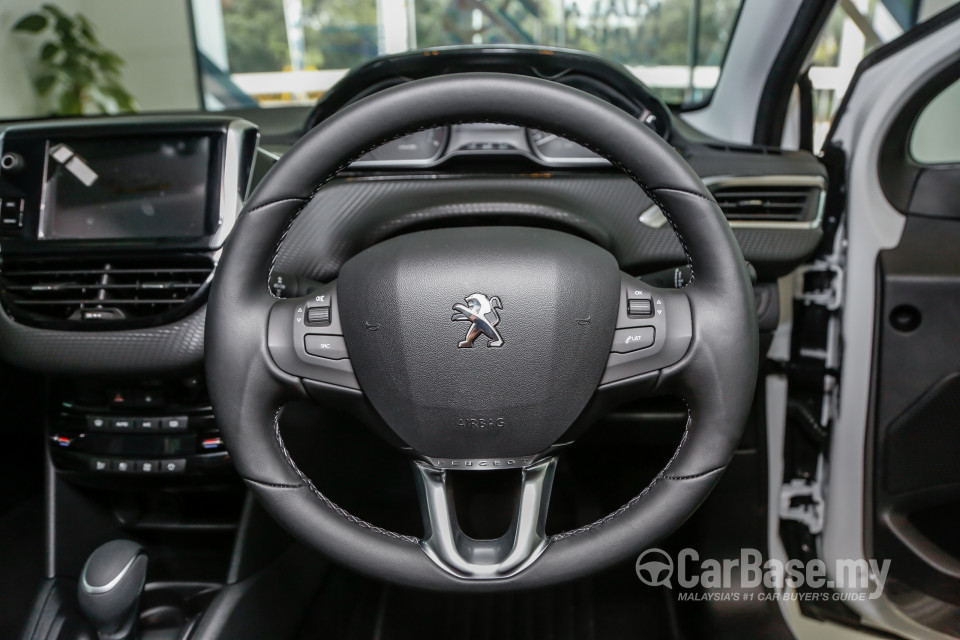 Peugeot 208 Mk1 Facelift (2017) Interior