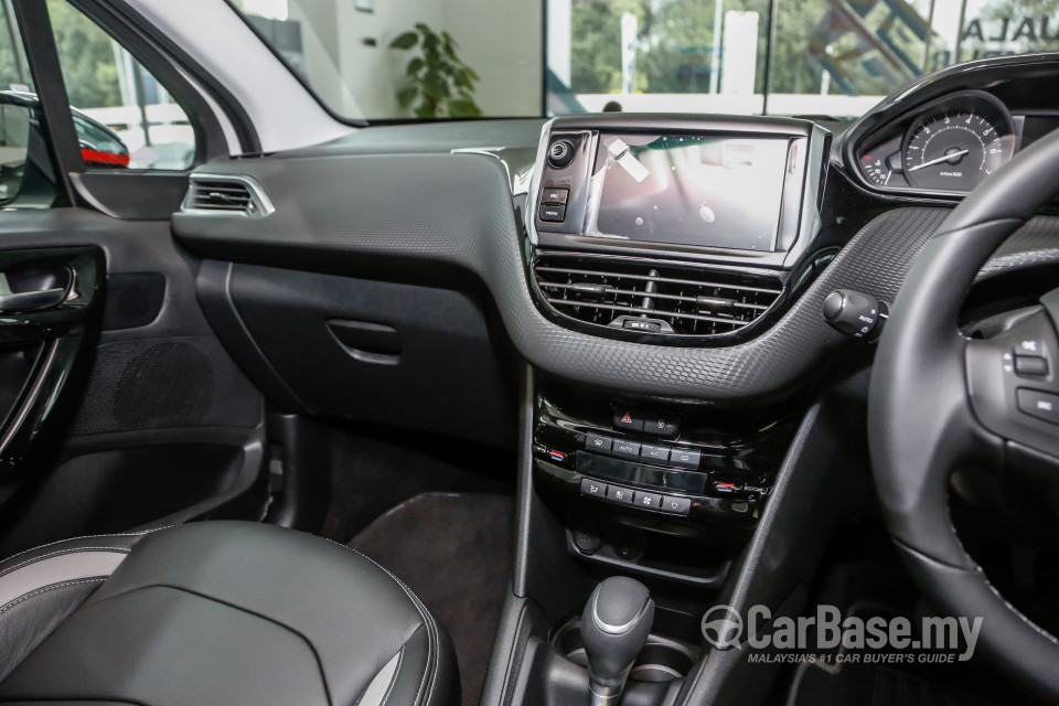 Peugeot 208 Mk1 Facelift (2017) Interior