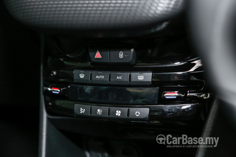 Peugeot 208 Mk1 Facelift (2017) Interior
