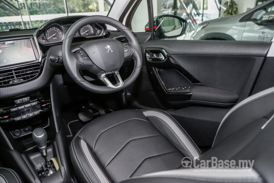 Peugeot 208 Mk1 Facelift (2017) Interior