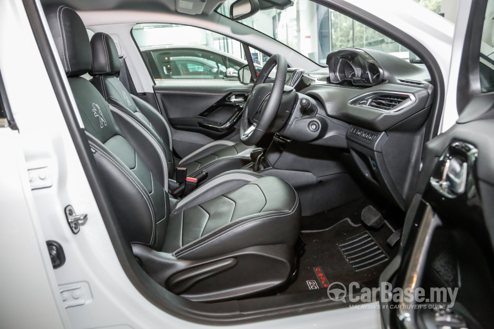 Peugeot 208 Mk1 Facelift (2017) Interior
