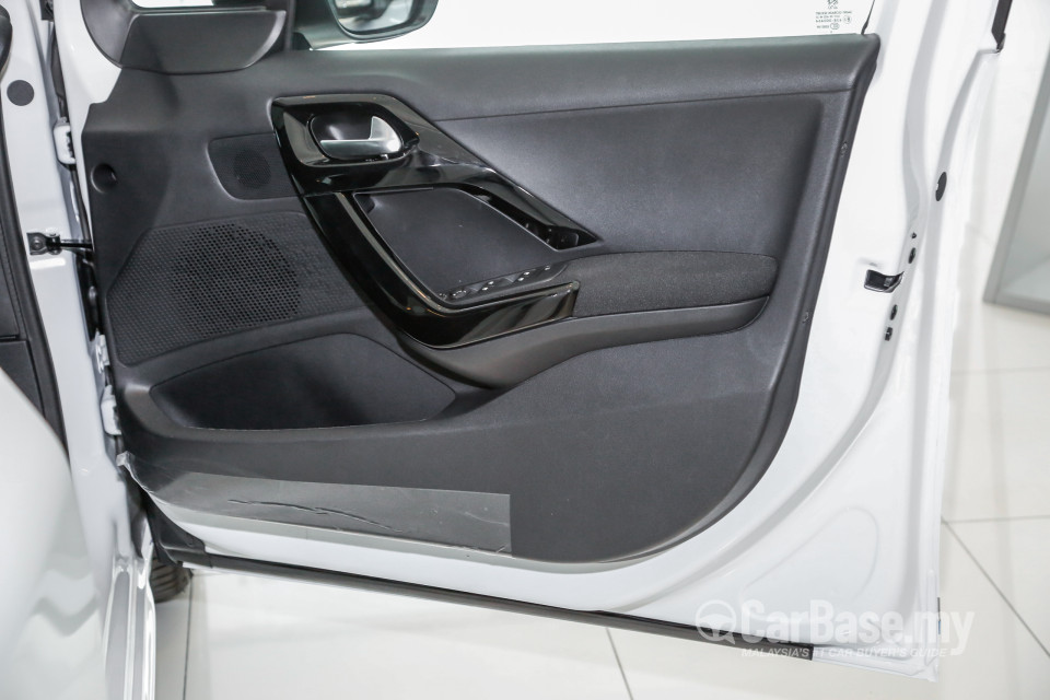 Peugeot 208 Mk1 Facelift (2017) Interior