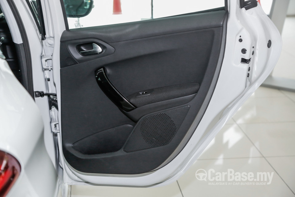 Peugeot 208 Mk1 Facelift (2017) Interior