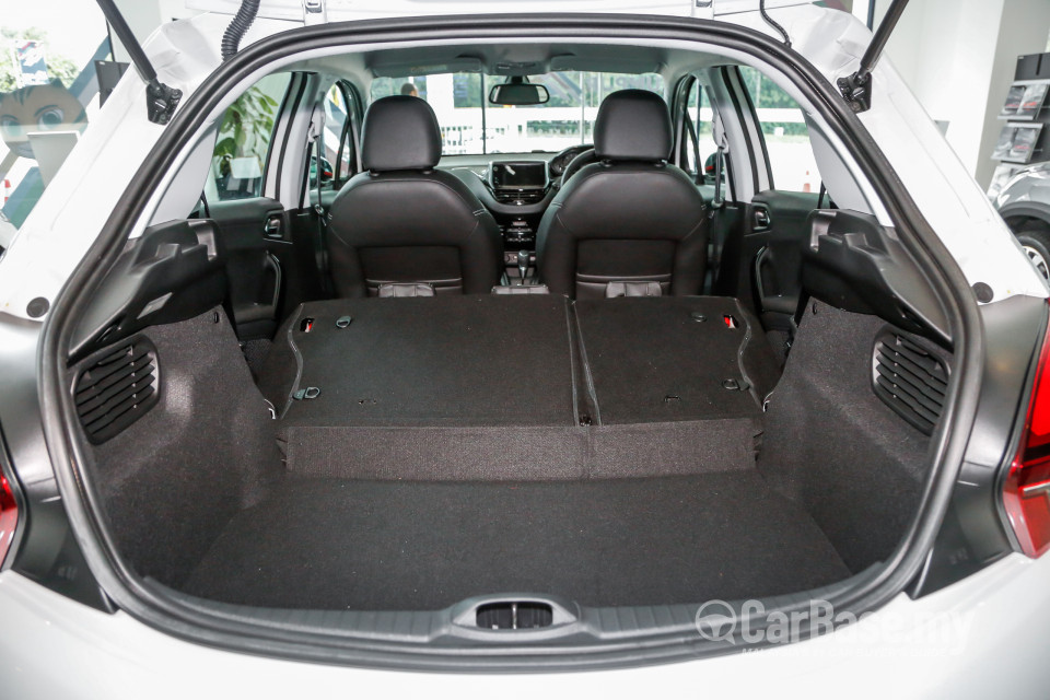 Peugeot 208 Mk1 Facelift (2017) Interior