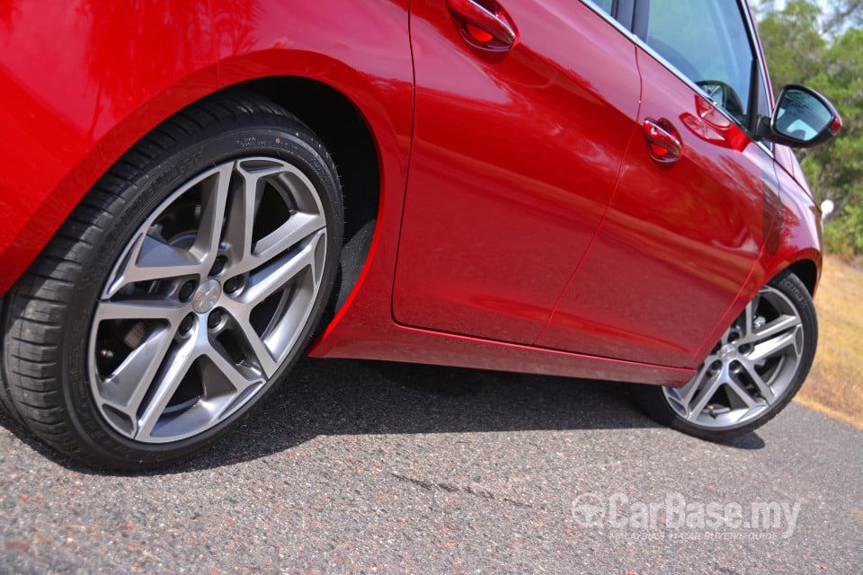 Peugeot 308 T9 (2015) Exterior