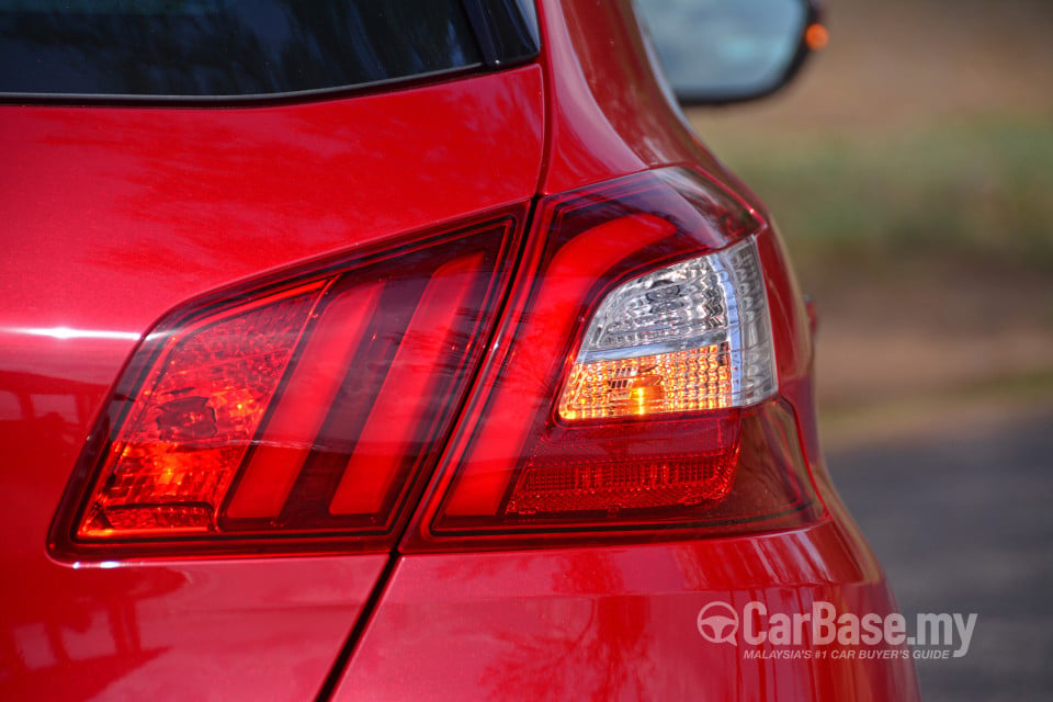Peugeot 308 T9 (2015) Exterior