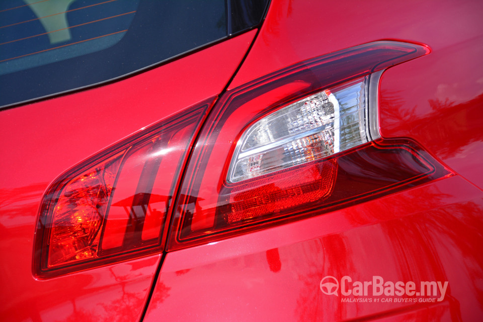 Peugeot 308 T9 (2015) Exterior