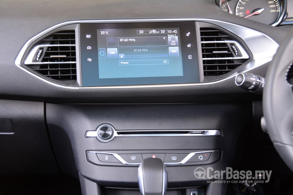 Peugeot 308 T9 (2015) Interior