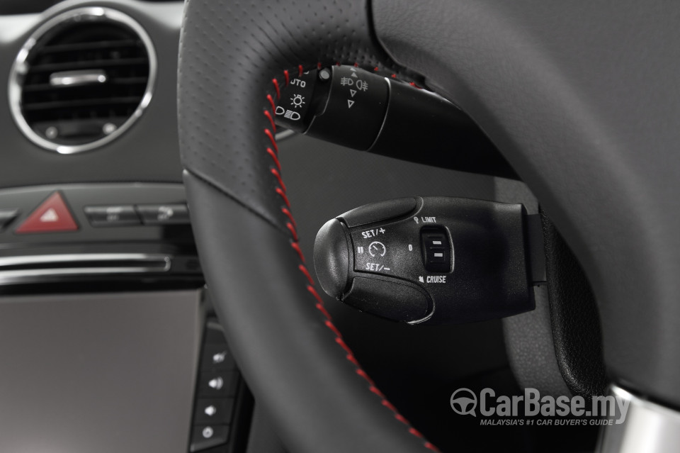 Peugeot 408 Mk1 (2012) Interior