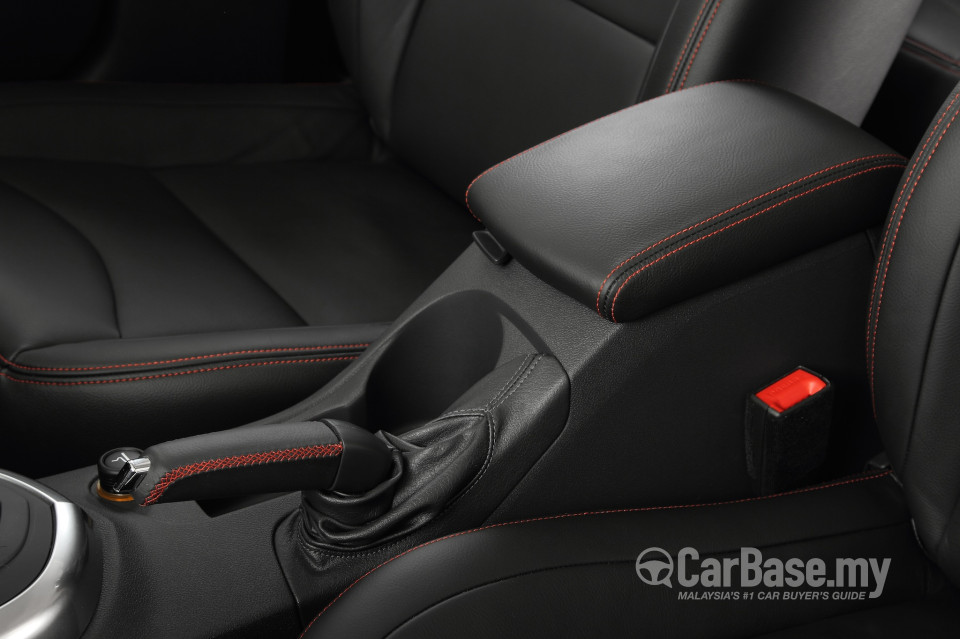 Peugeot 408 Mk1 (2012) Interior