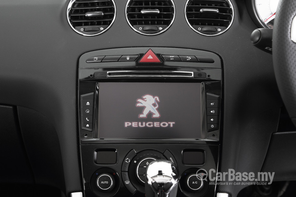 Peugeot 408 Mk1 (2012) Interior