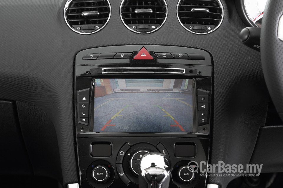 Peugeot 408 Mk1 (2012) Interior
