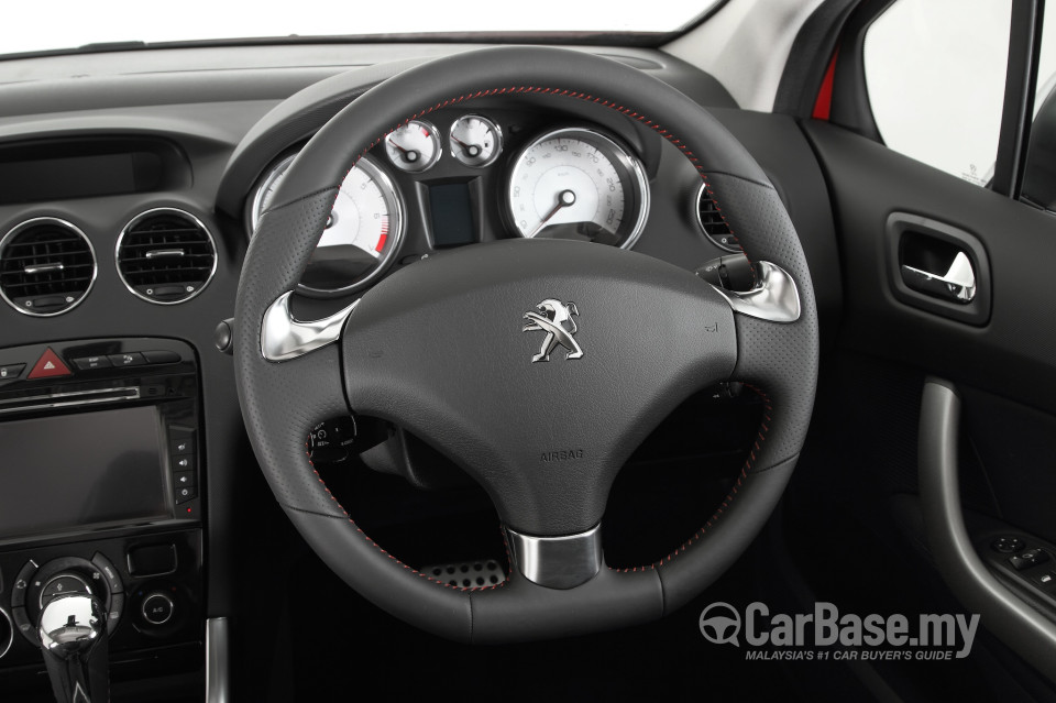 Peugeot 408 Mk1 (2012) Interior