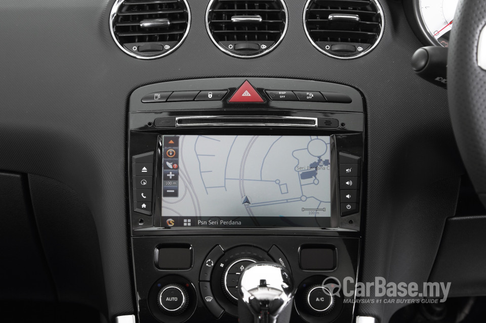 Peugeot 408 Mk1 (2012) Interior