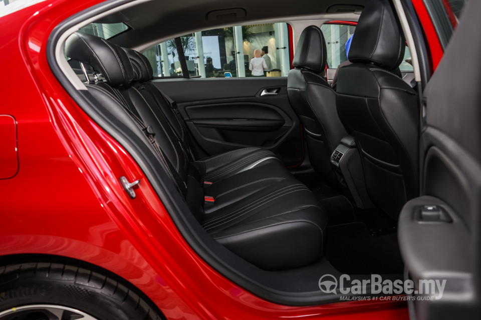 Peugeot 408 Mk2 (2016) Interior