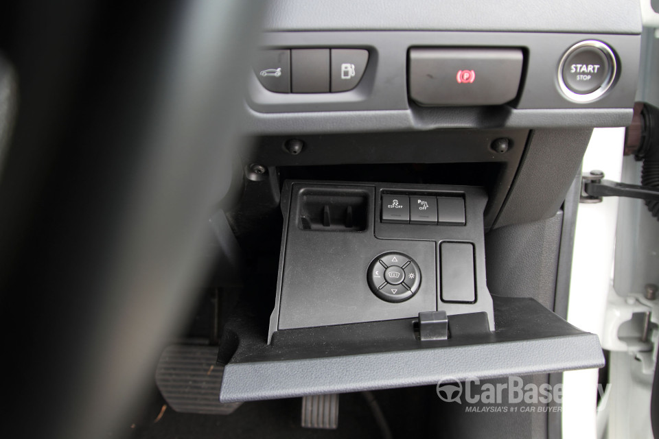 Peugeot 508 Mk1 (2012) Interior