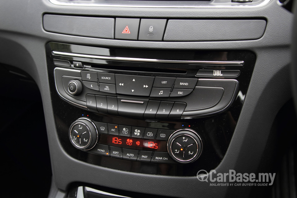 Peugeot 508 Mk1 (2012) Interior