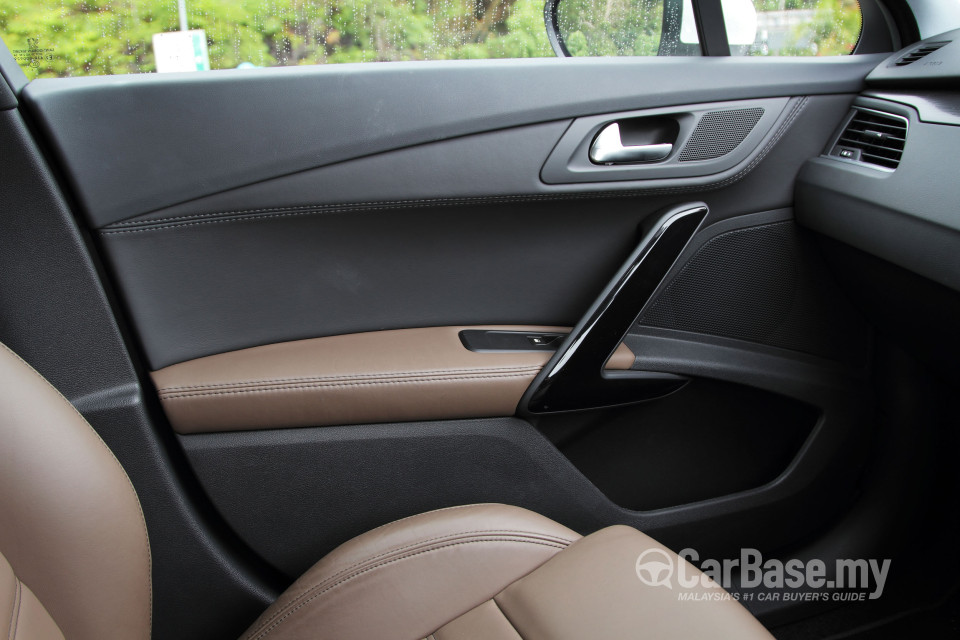 Peugeot 508 Mk1 (2012) Interior