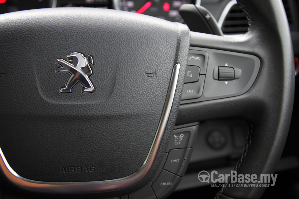 Peugeot 508 Mk1 (2012) Interior