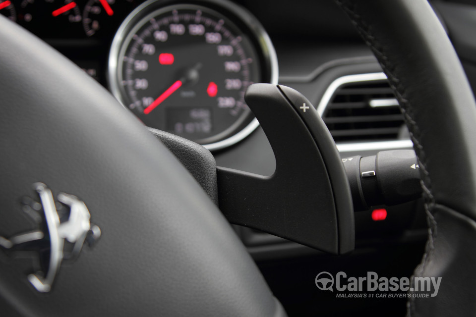 Peugeot 508 Mk1 (2012) Interior