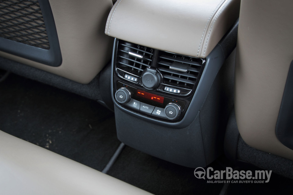 Peugeot 508 Mk1 (2012) Interior