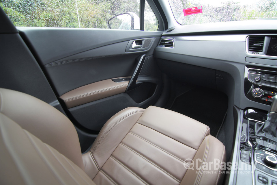 Peugeot 508 Mk1 (2012) Interior
