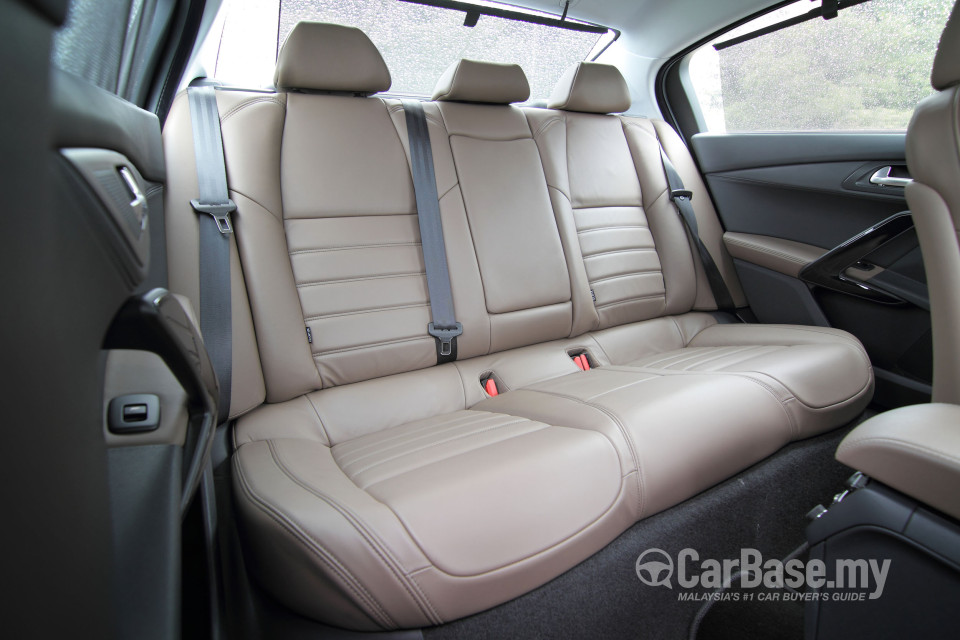Peugeot 508 Mk1 (2012) Interior