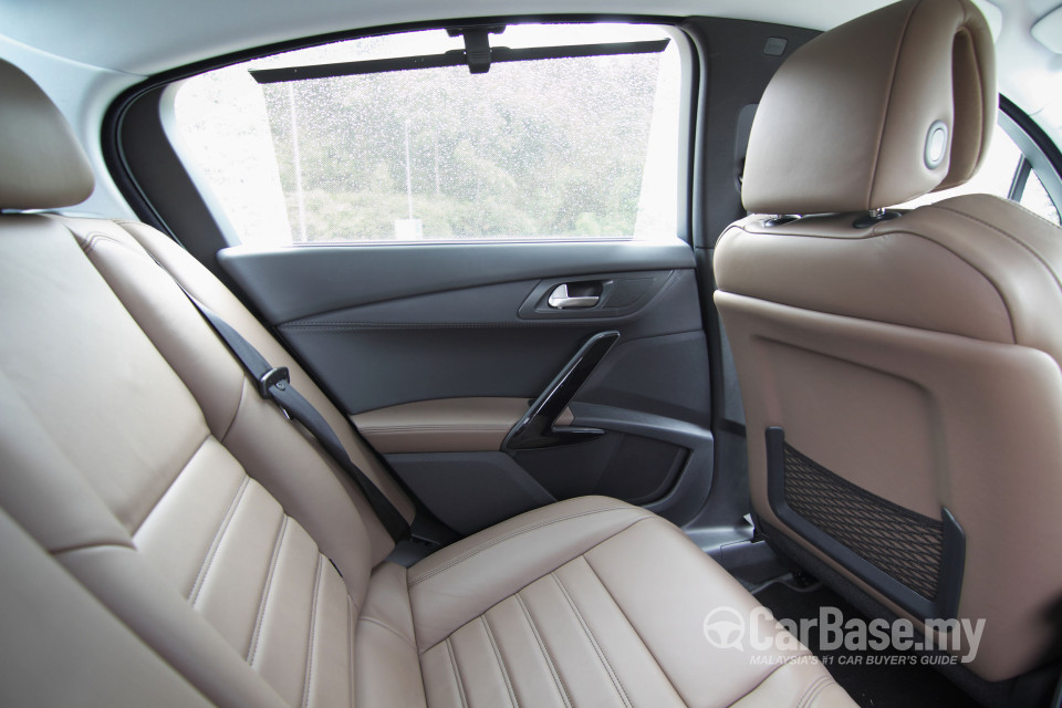 Peugeot 508 Mk1 (2012) Interior