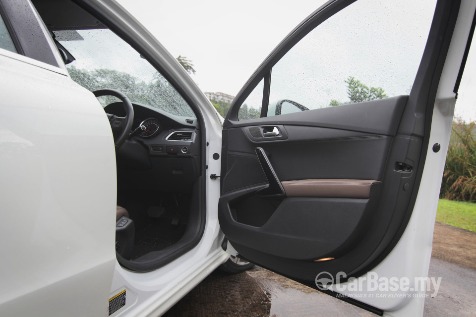 Peugeot 508 Mk1 (2012) Interior