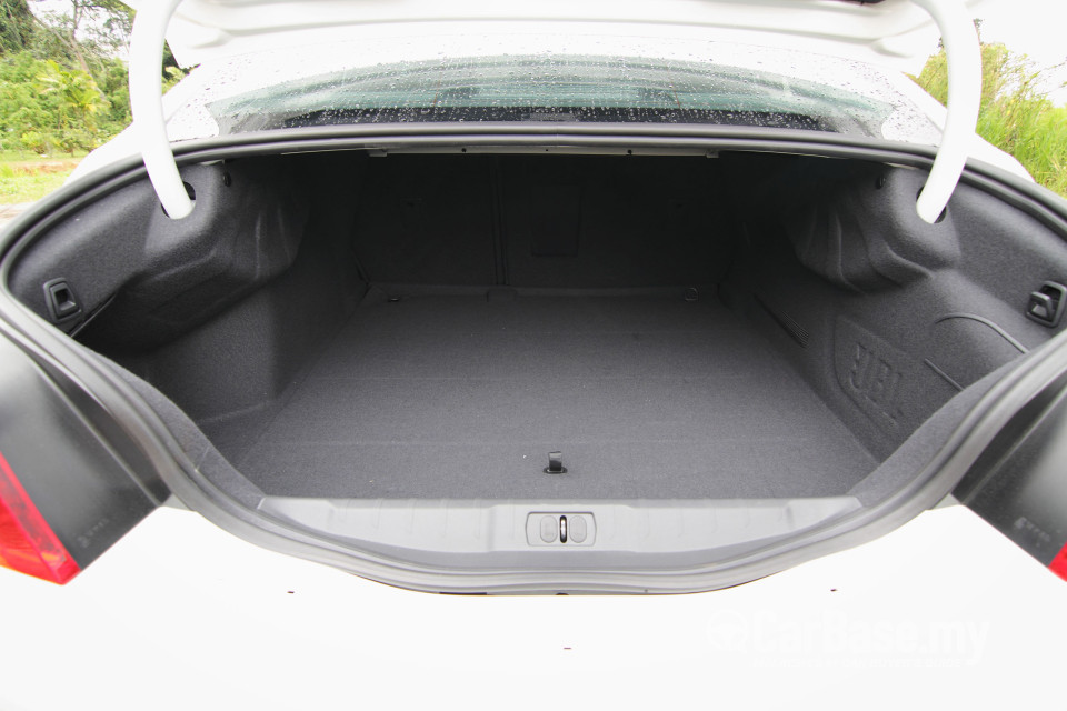 Peugeot 508 Mk1 (2012) Interior