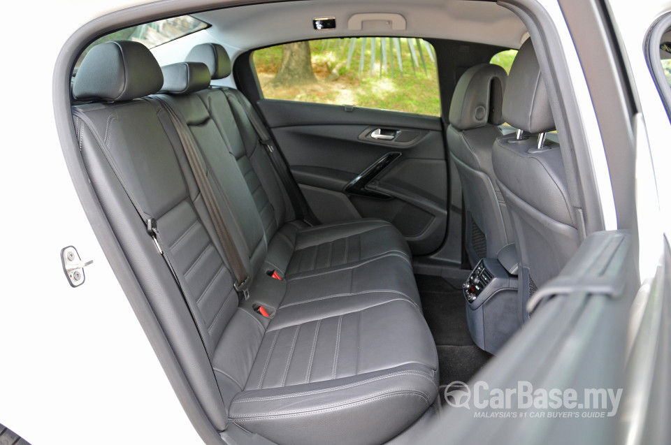 Peugeot 508 Mk1 (2012) Interior