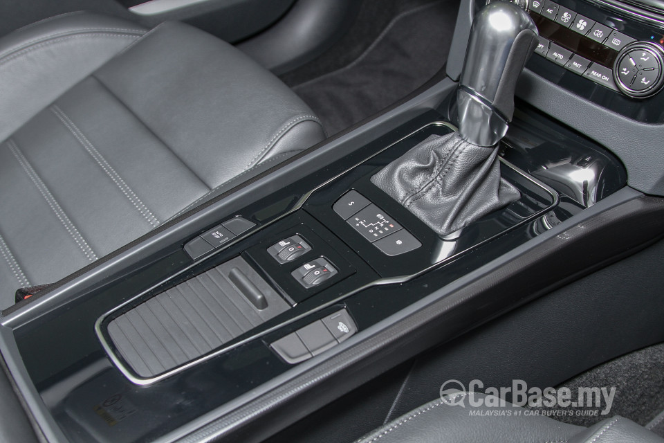 Peugeot 508 Mk1 Facelift (2015) Interior