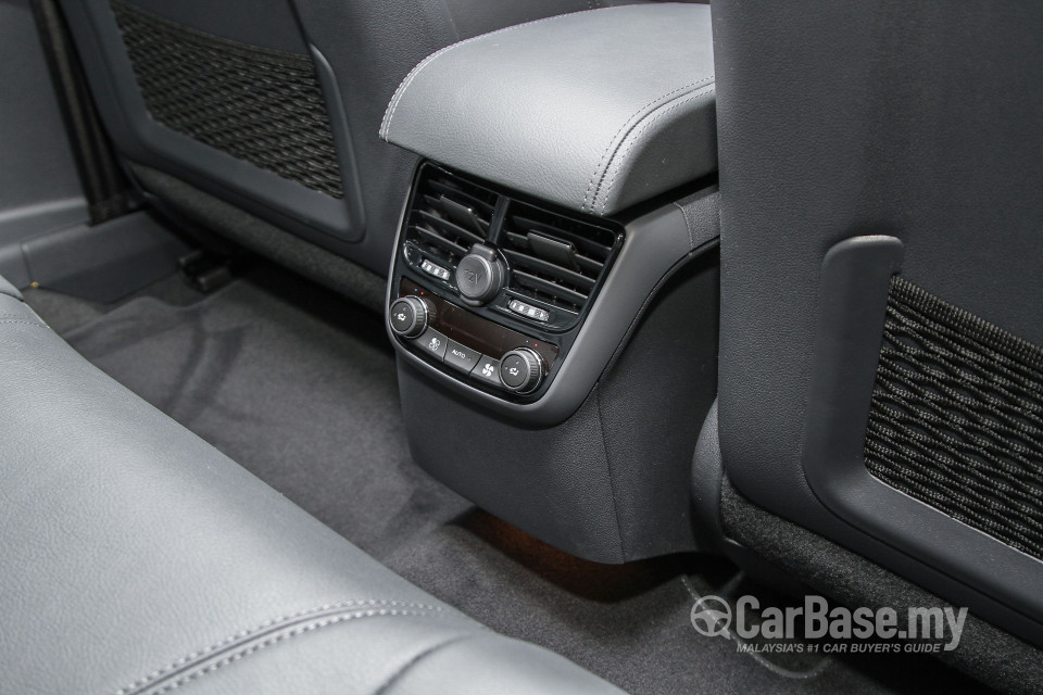 Peugeot 508 Mk1 Facelift (2015) Interior