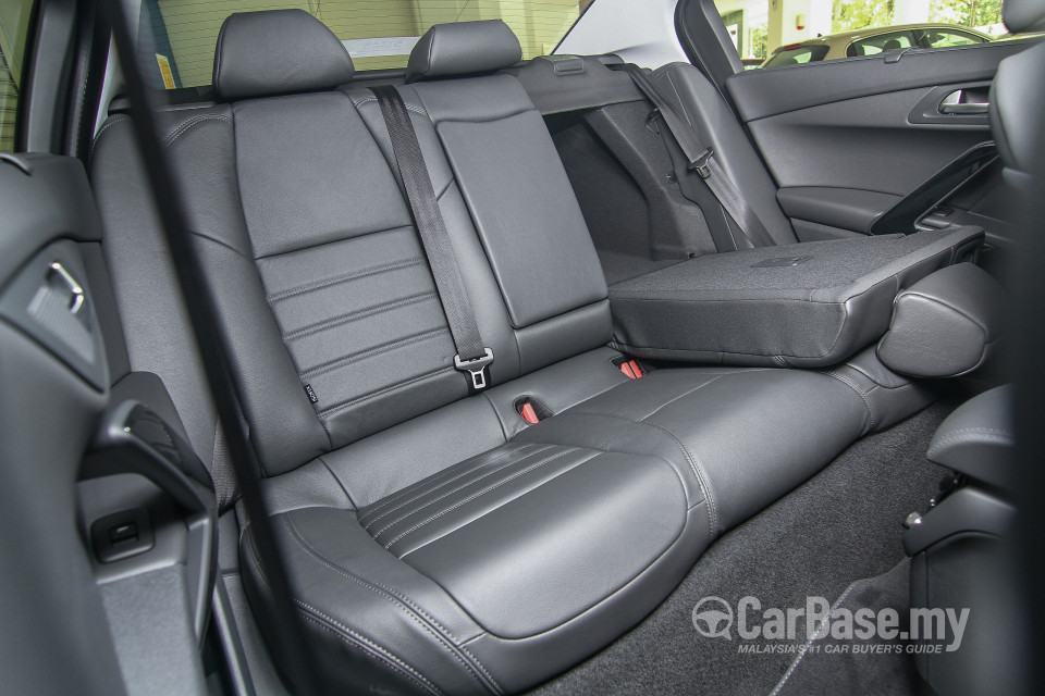 Peugeot 508 Mk1 Facelift (2015) Interior