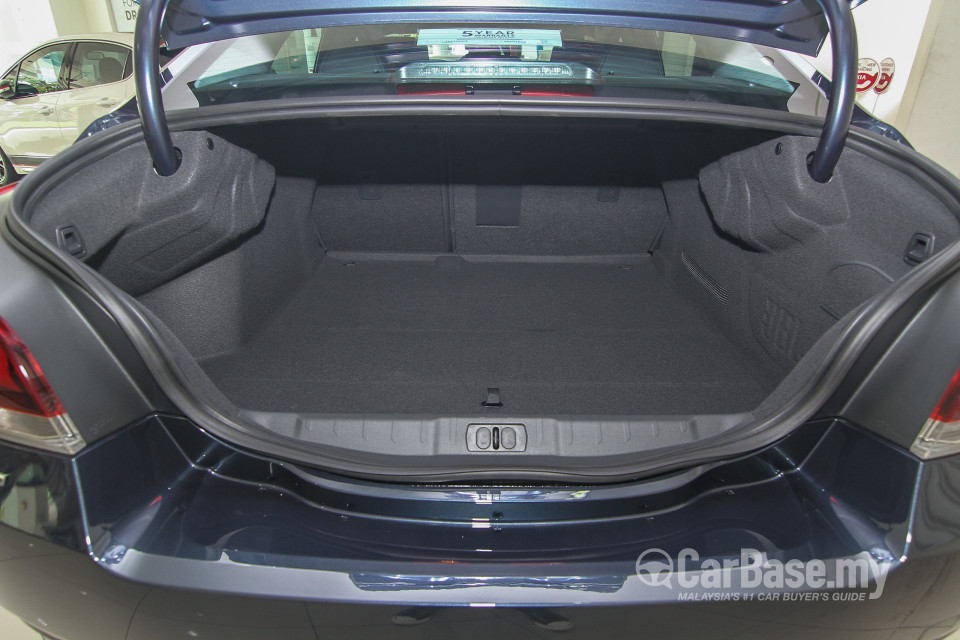 Peugeot 508 Mk1 Facelift (2015) Interior