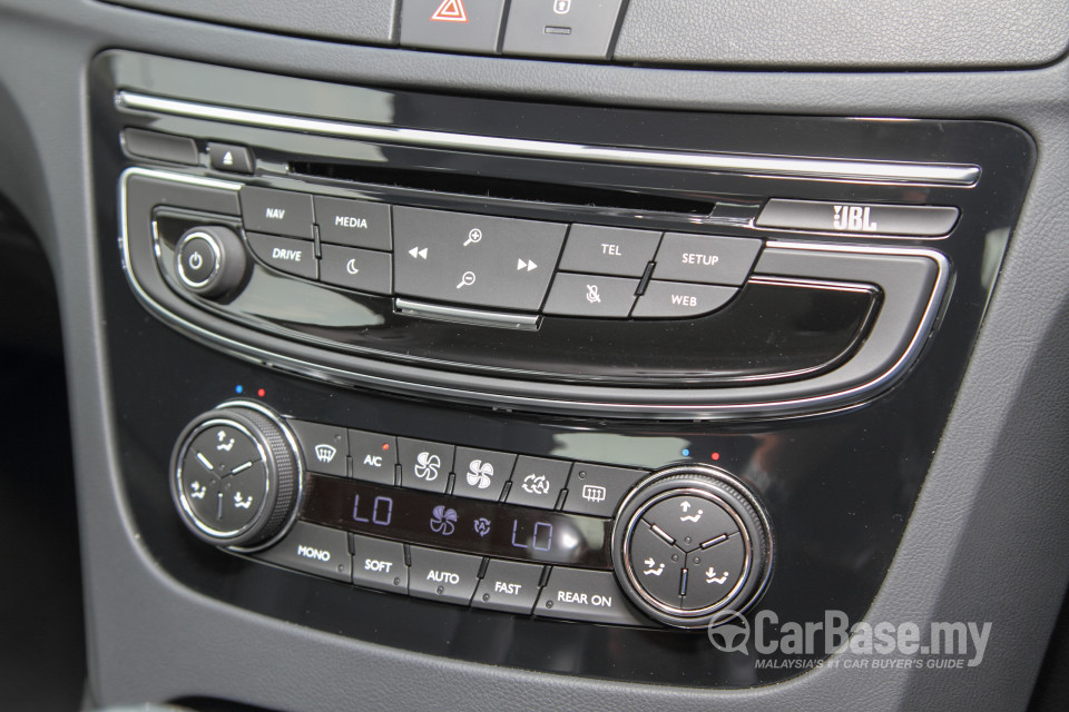 Peugeot 508 Mk1 Facelift (2015) Interior