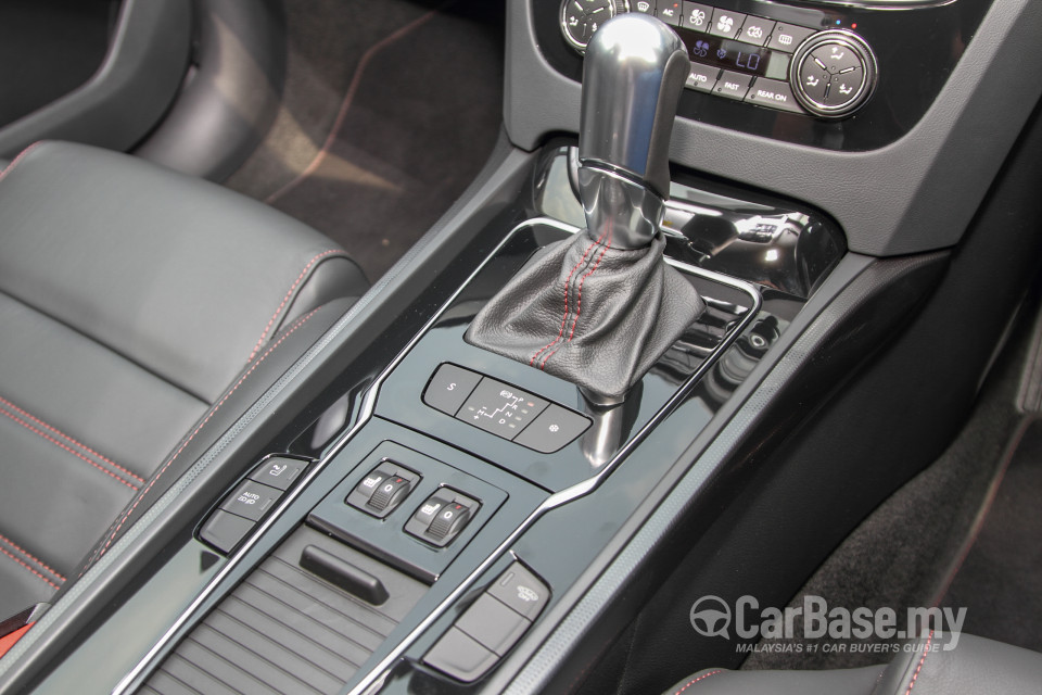 Peugeot 508 Mk1 Facelift (2015) Interior