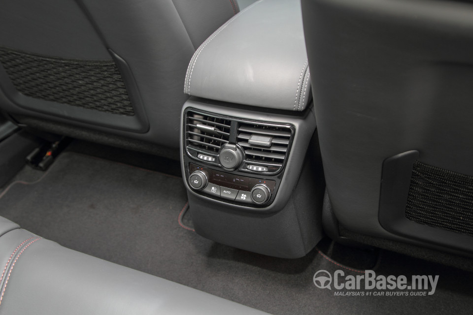 Peugeot 508 Mk1 Facelift (2015) Interior