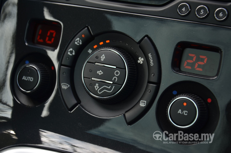 Peugeot 3008 Mk1 Facelift (2014) Interior