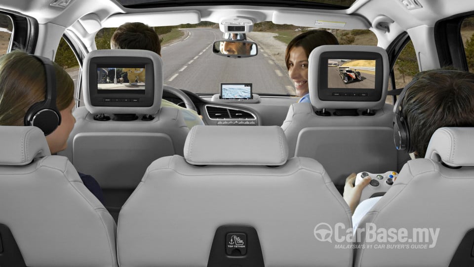 Peugeot 5008 Mk1 (2010) Interior