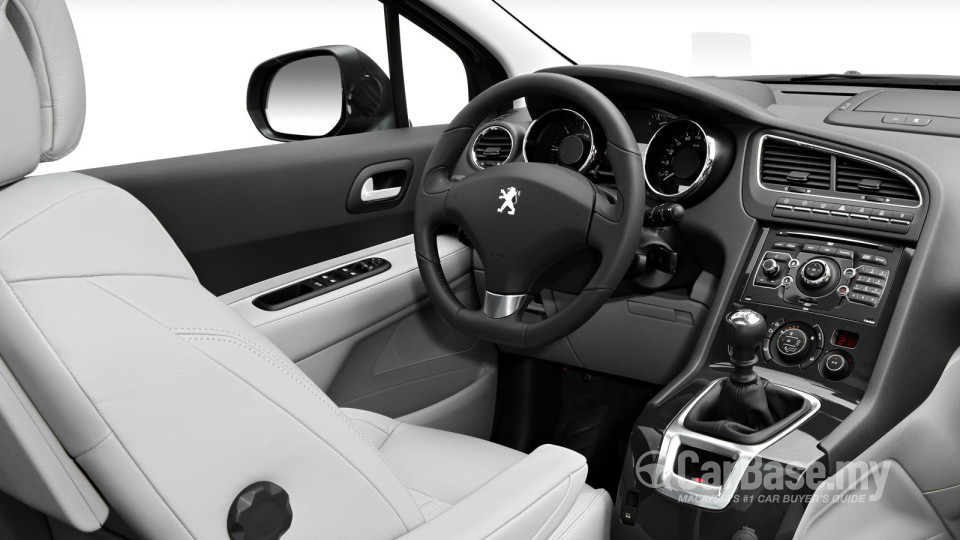 Peugeot 5008 Mk1 (2010) Interior
