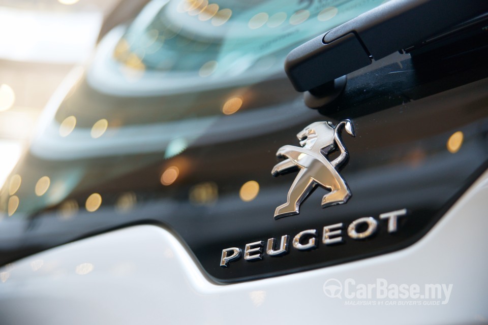 Peugeot 5008 Mk1 Facelift (2014) Exterior