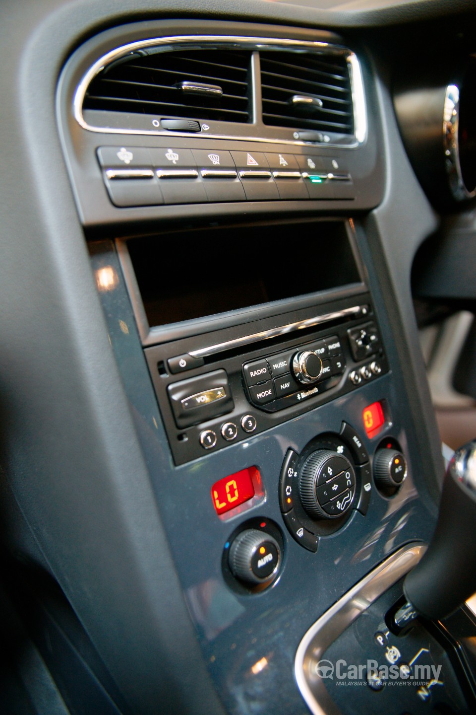 Peugeot 5008 Mk1 Facelift (2014) Interior
